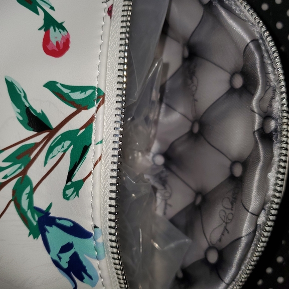 Betsy Johnson BOTANICAL CONVERTIBLE CROSSBODY - Picture 3 of 4